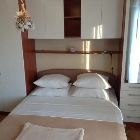 Luce Roses Πανσιόν 3*